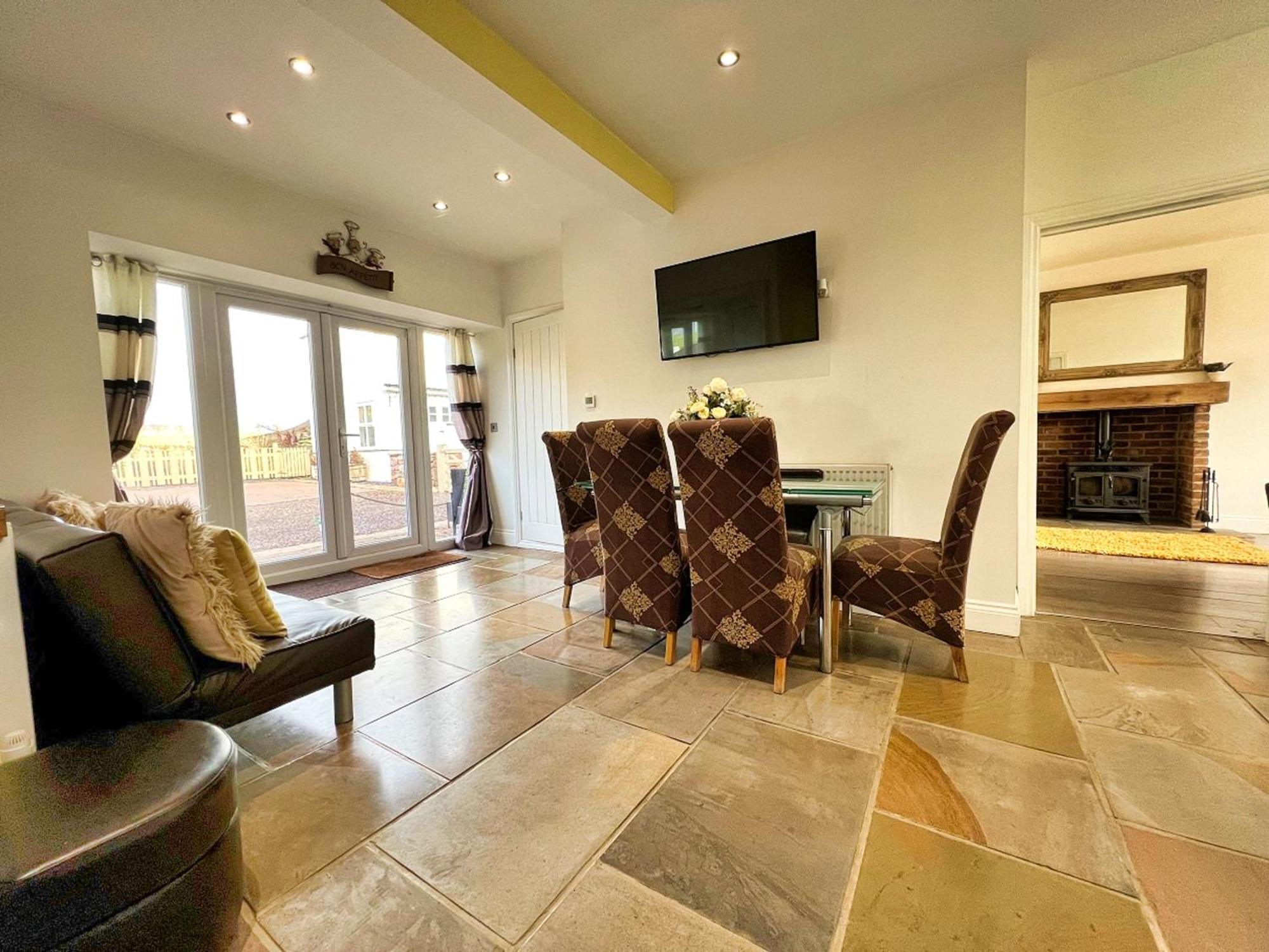 Norham Cottage: Rural Retreat with Beach Access and Dog-Friendly Amenities Berwick Upon Tweed Exterior photo